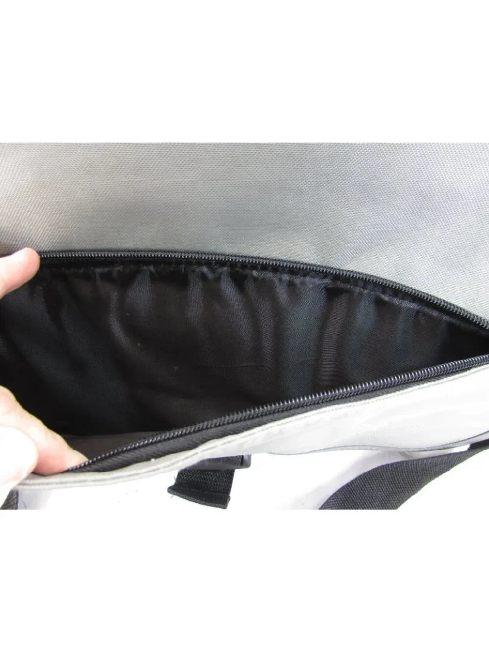 Solo Laptop Bag Messenger Commuter Briefcase Gray 52285 Removable sleeve Classic